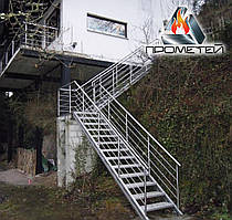 Г-подібні металеві сходи відкритого типу з площадкою - ціни виробника в Україні