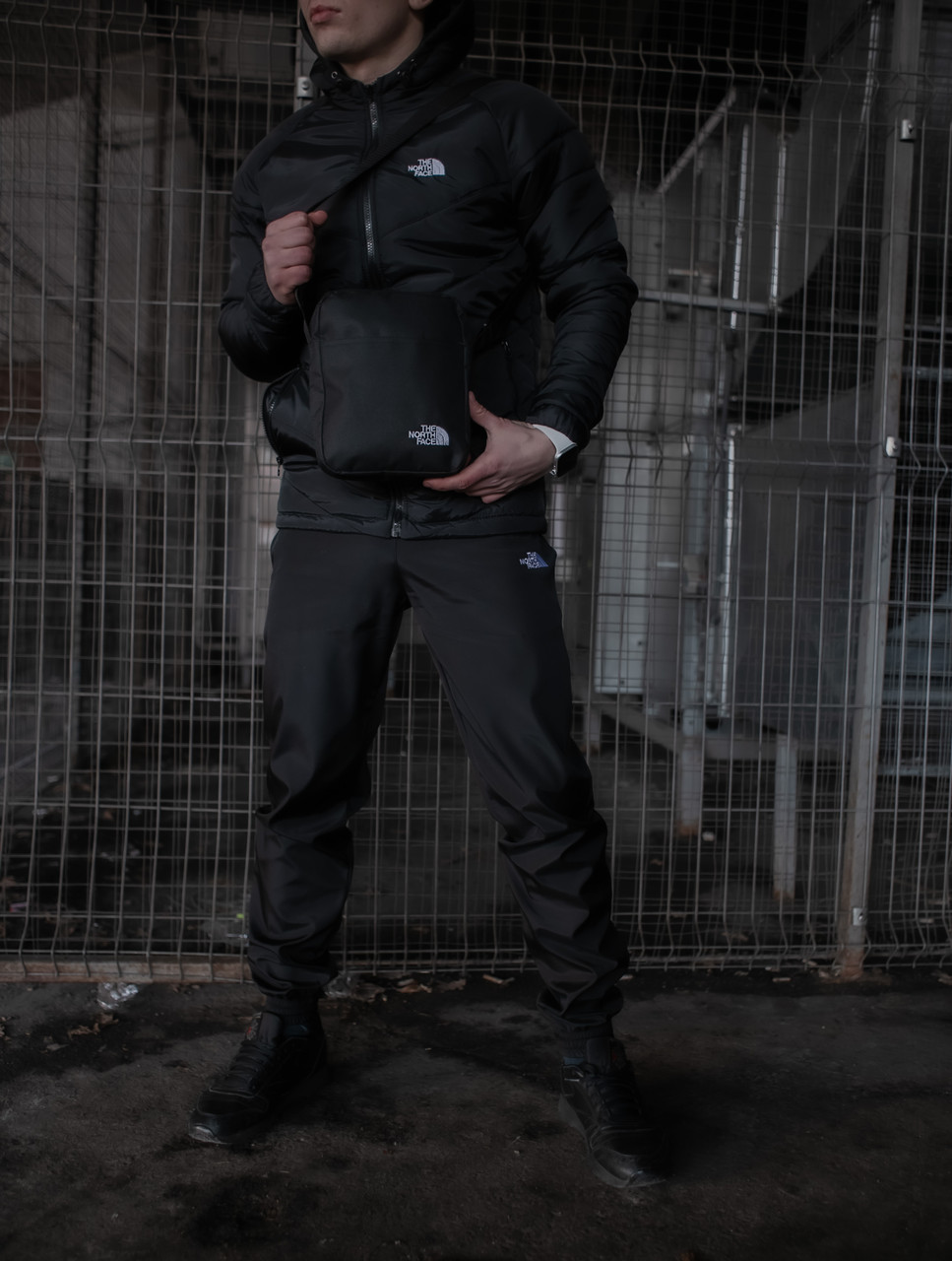 Костюм чоловічий The North Face чорна Вітровка+Штани чорні+подарунок Барсетка осінній / весняний комплект