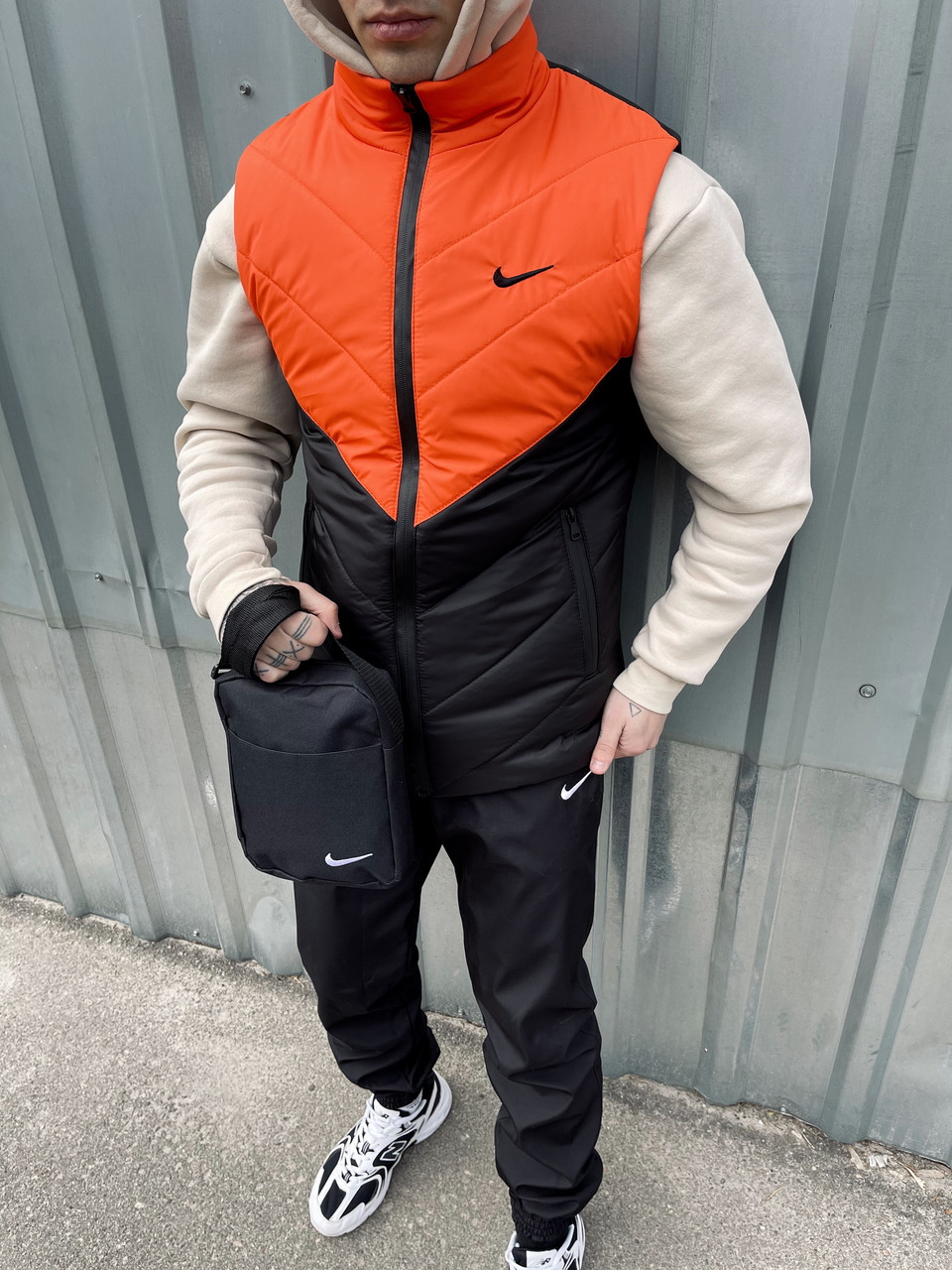 Жилетка чоловіча + штани + барсетка костюм осінній весняний 'Clip' nike помаранчева-чорна найк