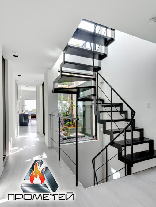 П-образная металлическая лестница открытого типа под заказ - из нержавейки, черного металла, дерева, стекла - фото 2 - id-p1437079833