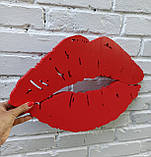 Червоні губи як декор на стіну в салон краси, фото 4