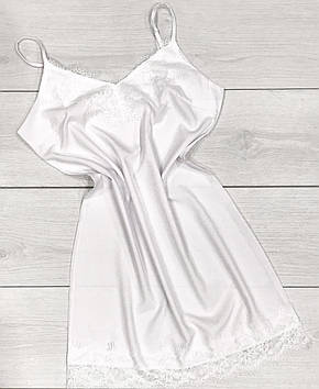 Біла молодіжна сукня-пеньюар Домашній одяг