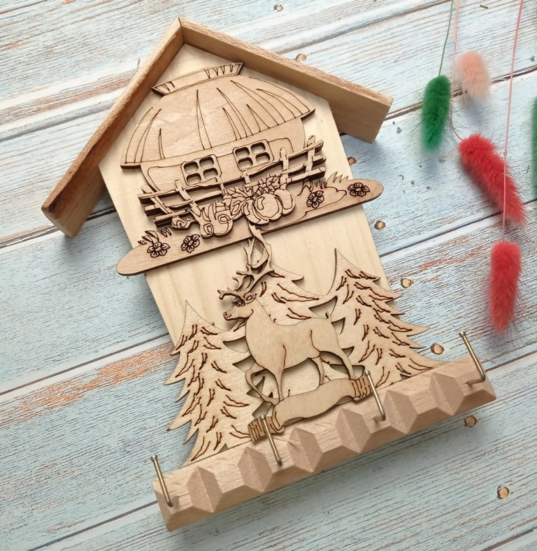 Ключниця з дерева "з оленем"