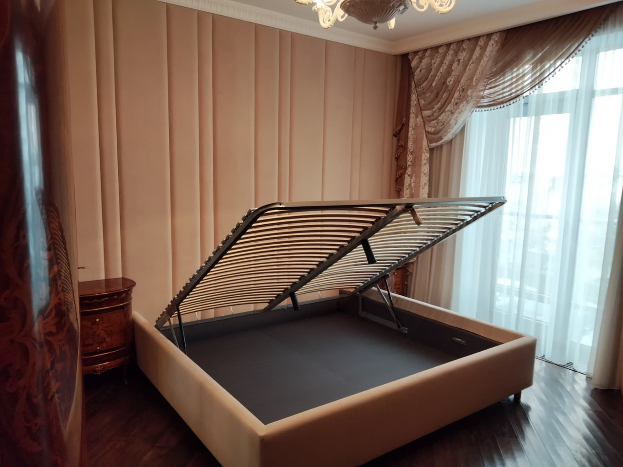 Ліжко та панель