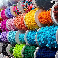 Тасьма з помпонами