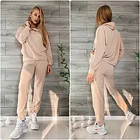 Обираємо жіночий спортивний костюм: трендові кольори, фасони та тканини