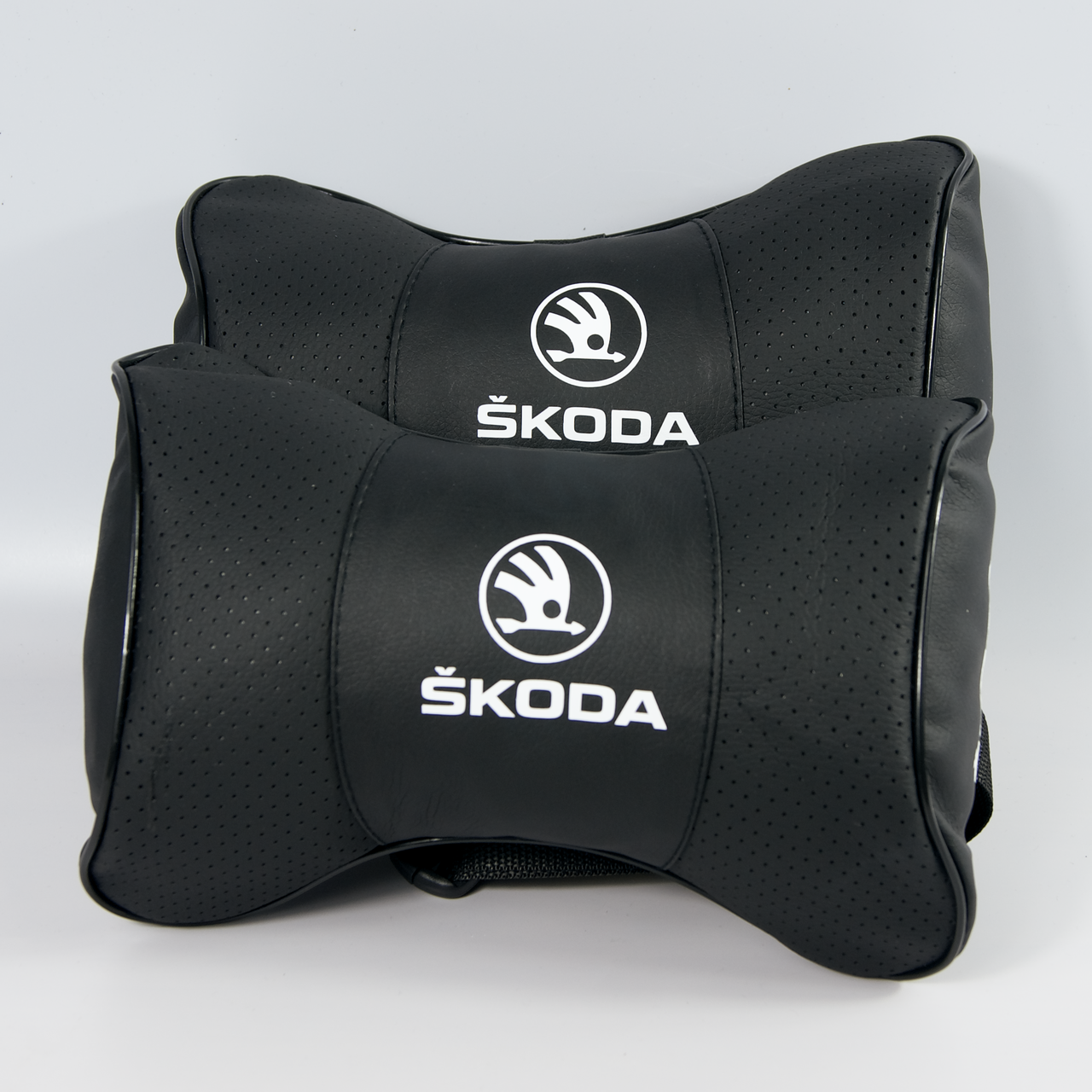 Подушка-підголівник з маркою авто Skoda
