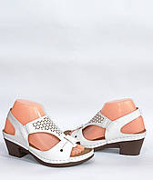 Женские босоножки, на небольшом устойчивом каблуке удобная практичная обувь на лето