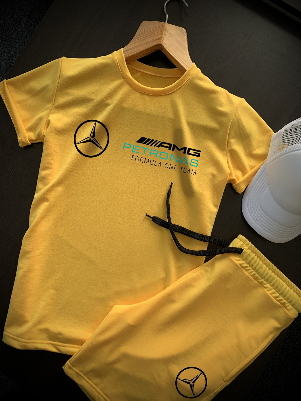 Комплект чоловіча футболка шорти Mercedes-Benz річний жовтий | Костюм спортивний чоловічий на літо Мерседес
