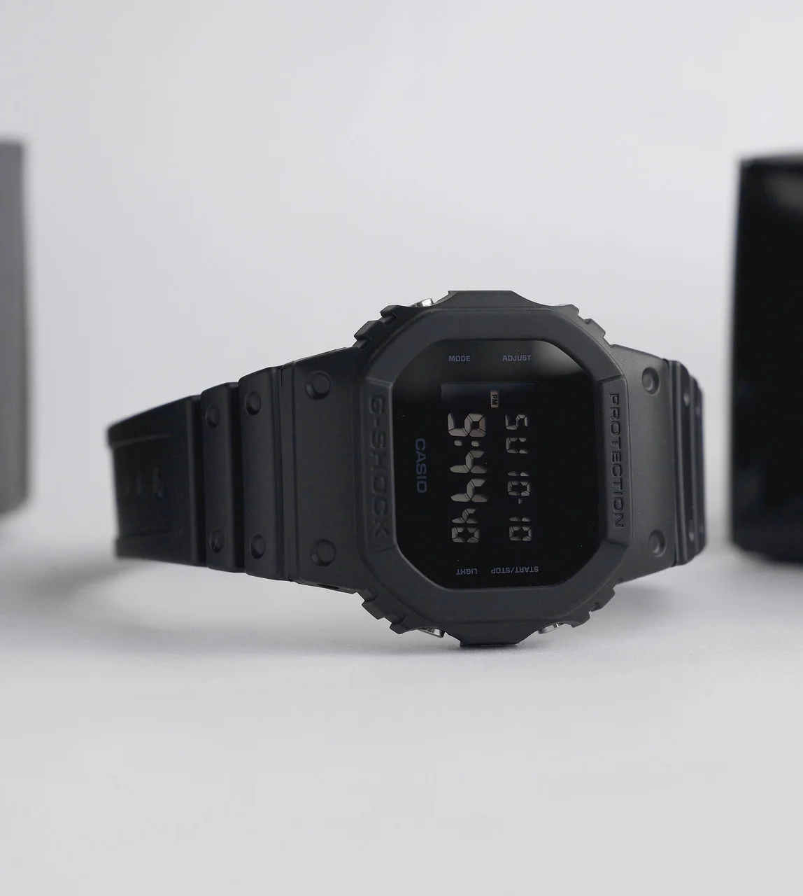 Водонепроницаемые часы мужские наручные оригинальные Япония Casio G-Shock DW-5600BB-1ER с полимерным ремешком - фото 2 - id-p1054168565