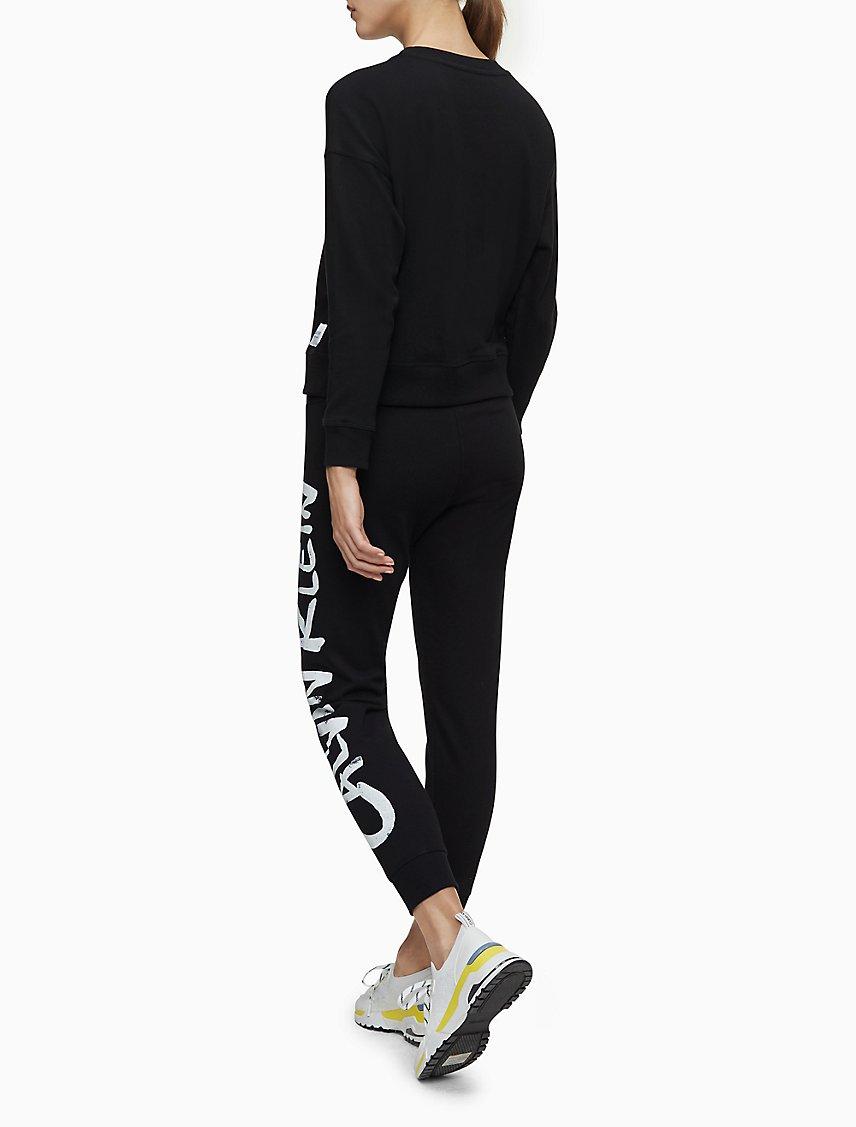 Performance brush logo crewneck sweatshir sale