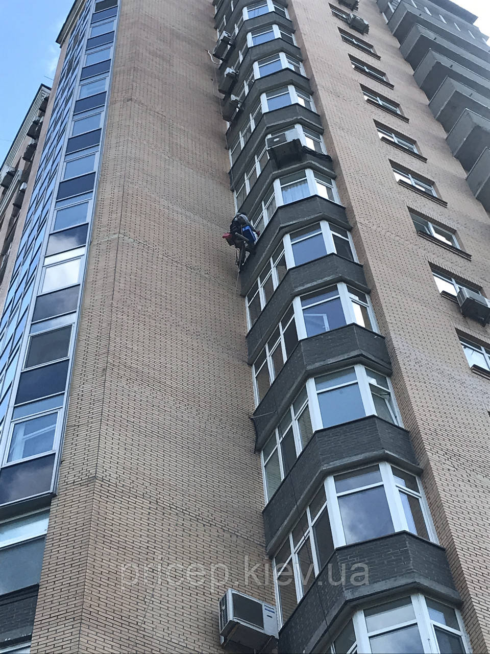 Мийка вікон приватних будинків