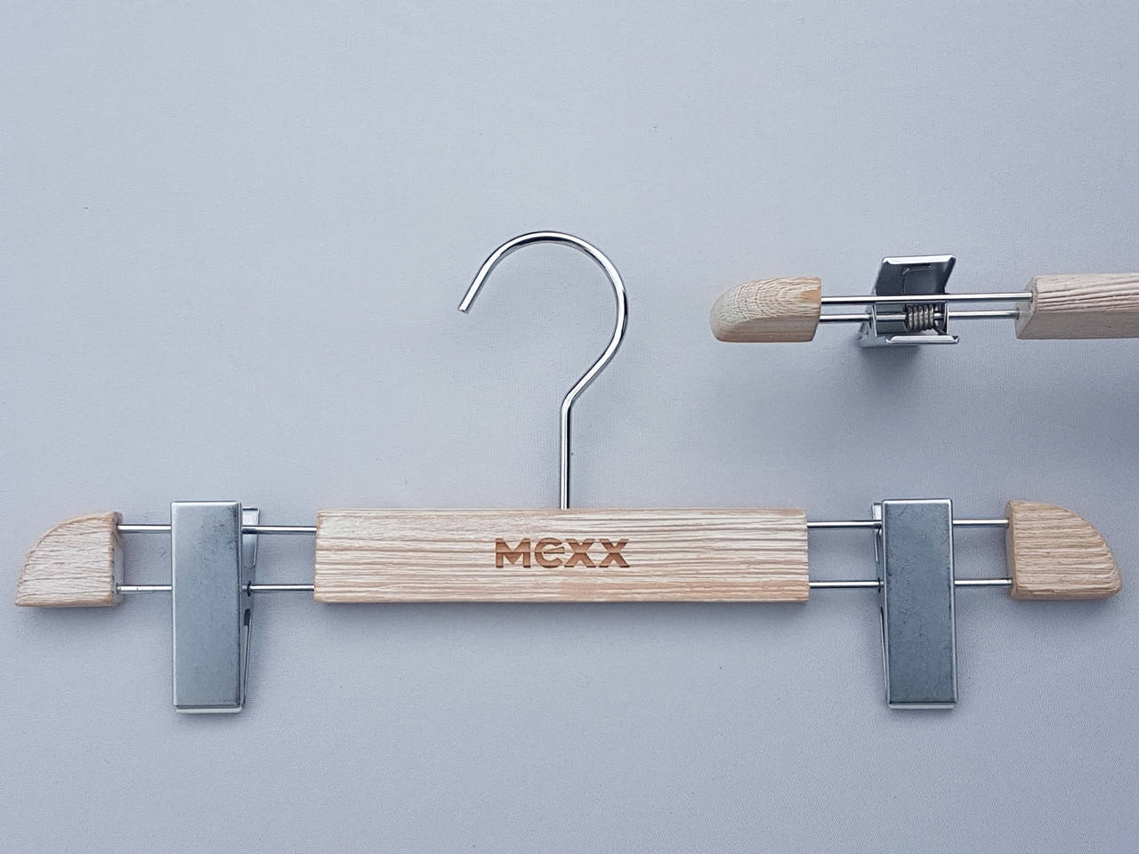 

Плечики вешалки тремпеля Mainetti Mexx для брюк и юбок под старину кремового цвета, длина 33 см