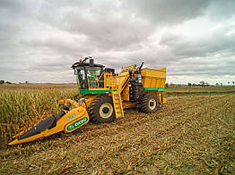 Кукурудзозбиральний комбайн Oxbo 2460