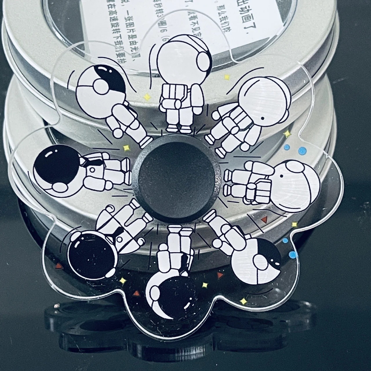 Анімаційний фіджет-спінер 3Д космонавт із тик-току, що біжить