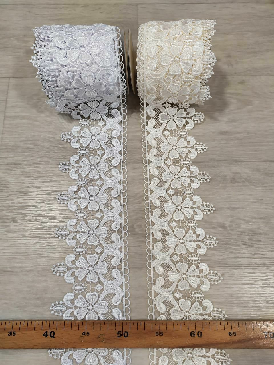 Широке біле турецьке мереживо з квітами 11 см для одягу та домашнього текстилю