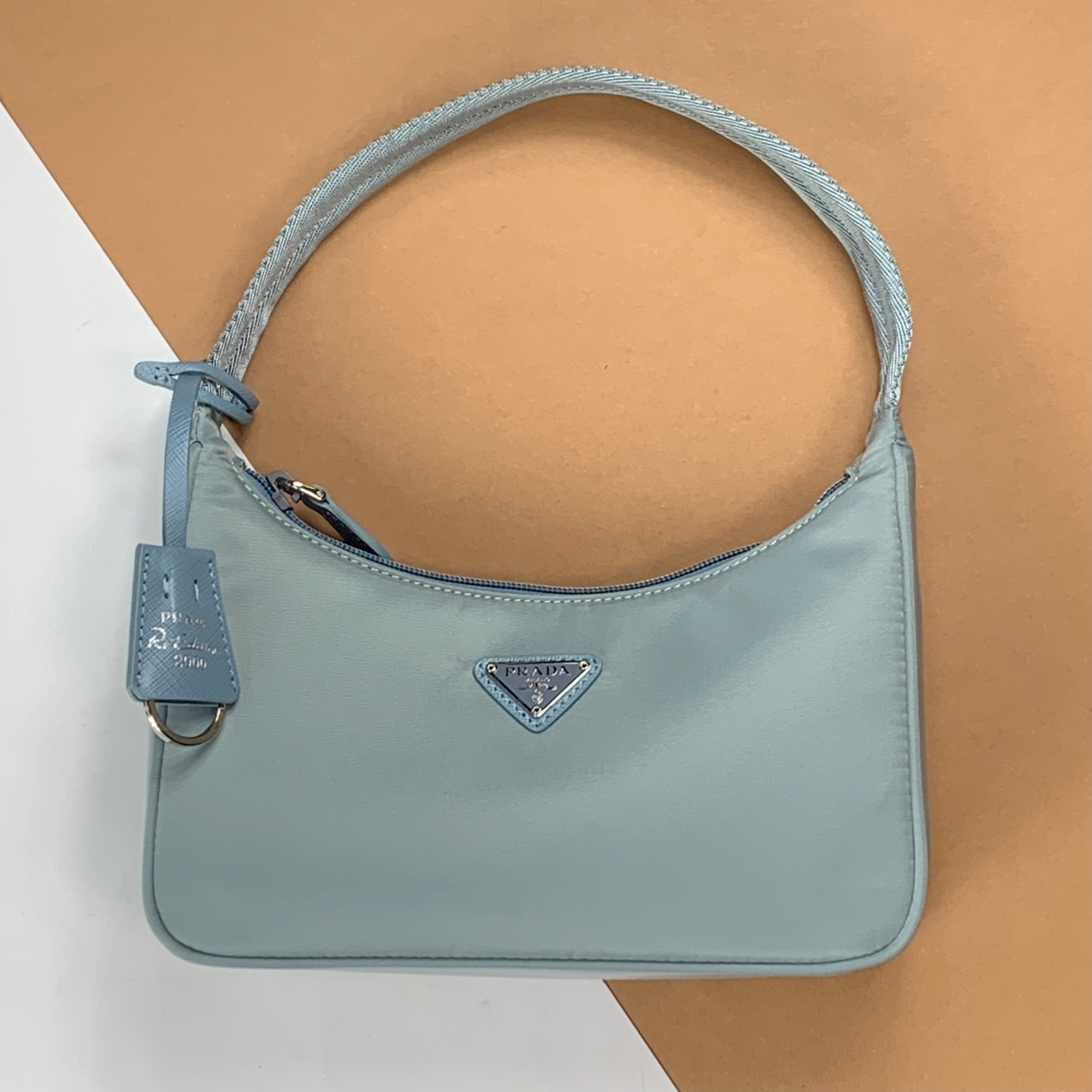 Жіноча сумка Prada Re-Edition 2005 nylon shoulder bag