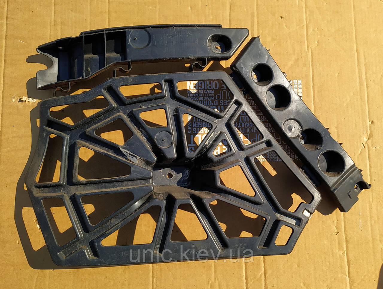 Кронштейн заднього бампера правий Рено Сценік 3 б / в