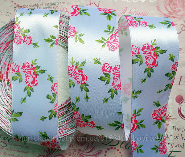 Стрічка атласна 4см, біла з рожевими трояндами