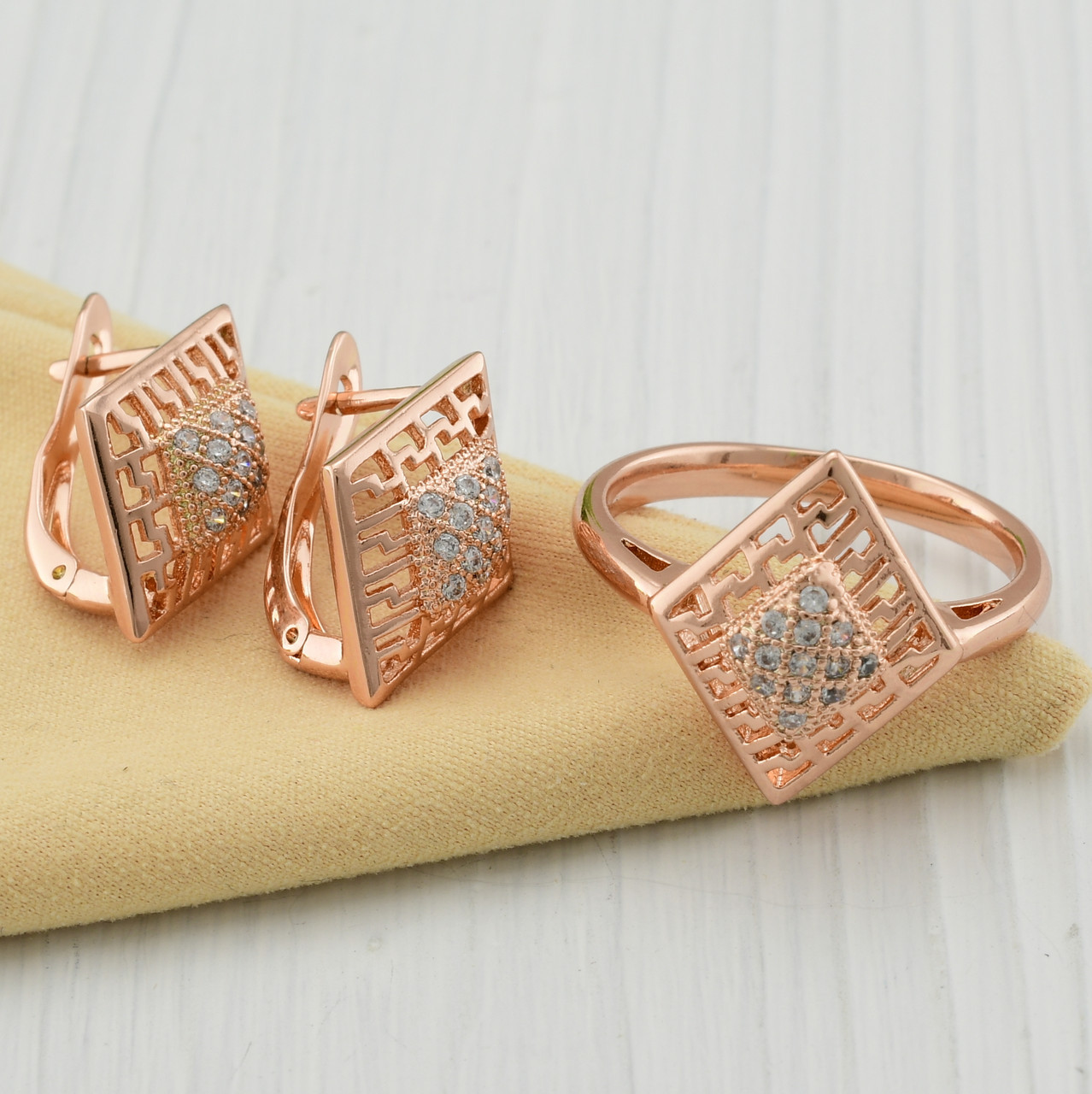 Набір Xuping Троя код 64960 Каблучка розмір 16 + сережки 17х15 мм білі фіаніти позолота РО, фото 1