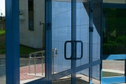 Алюминиевые двери и алюминиевые входные группы Распашные - фото 2 - id-p1441959501