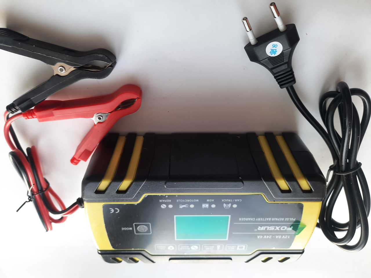 Зарядка для аккумуляторов FOXSUR импульсное зарядное устройство (12V 8A ...