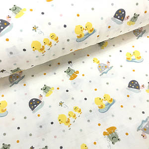 Тканина муслін Двошарова жовті курчати з черепашками та жабами на білому (шир. 1,8 м) (MS-F-0144)