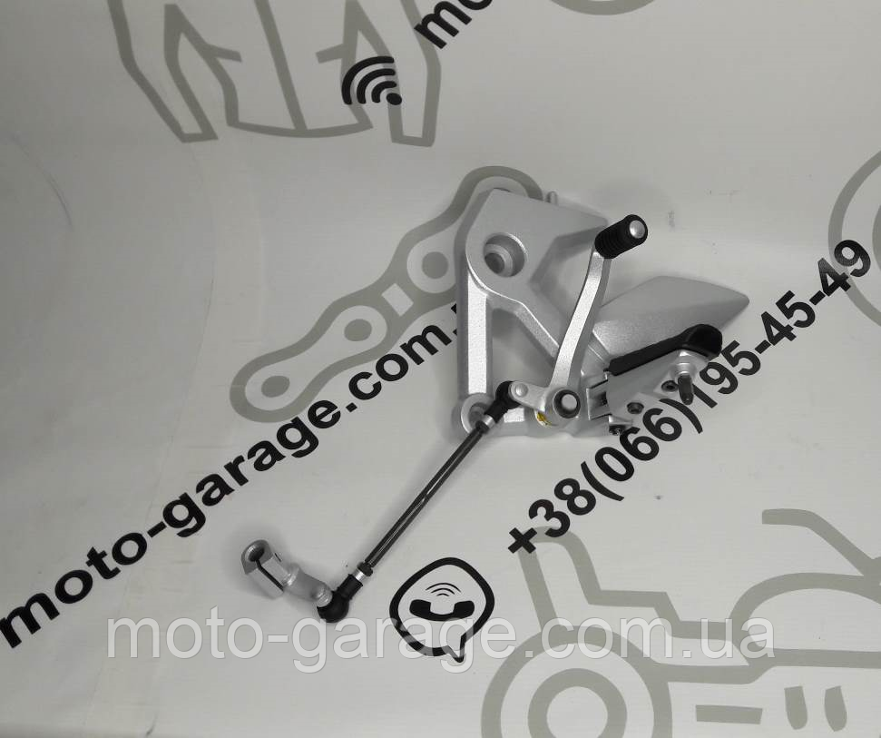 Підніжка водія Geon CR6,Loncin CR4, Loncin LX250-15, Viper CR5, з кронштейном та лапкою перемикання передач, фото 1