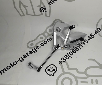 Підніжка водія Geon CR6,Loncin CR4, Loncin LX250-15, Viper CR5, з кронштейном та лапкою перемикання передач