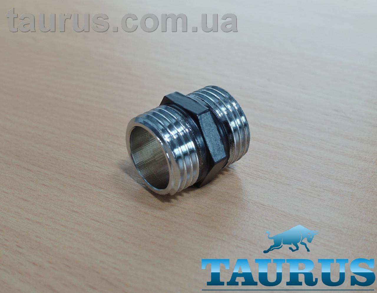 Чорний ніпель black з різьбою 1/2"-1/2" зовнішня. З'єднувальний згін для рушникосушок (чорний адаптер)