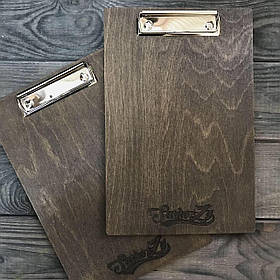 Планшет з дерева з логотипом і затискачем  для меню 17х27см під А5 5мм