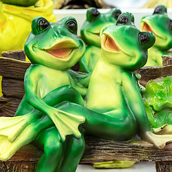 Садові фігури жаби