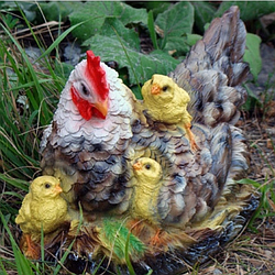 Садові фігури курки