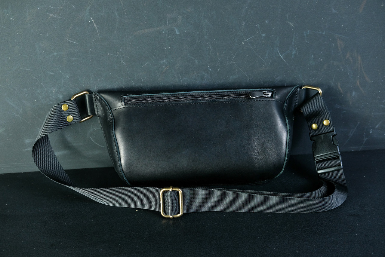 Шкіряна сумка "Модель №70 міні" з фастексом, натуральна шкіра італійська Краст, колір Чорний