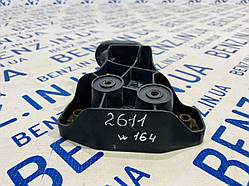 Кронштейн заднього бампера правий Mercedes W164, X164 A1648800230