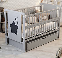 Дитяче ліжечко Дубик-М "Зірочка" сірий   з відк.боковинкою на маятнику з шухлядою