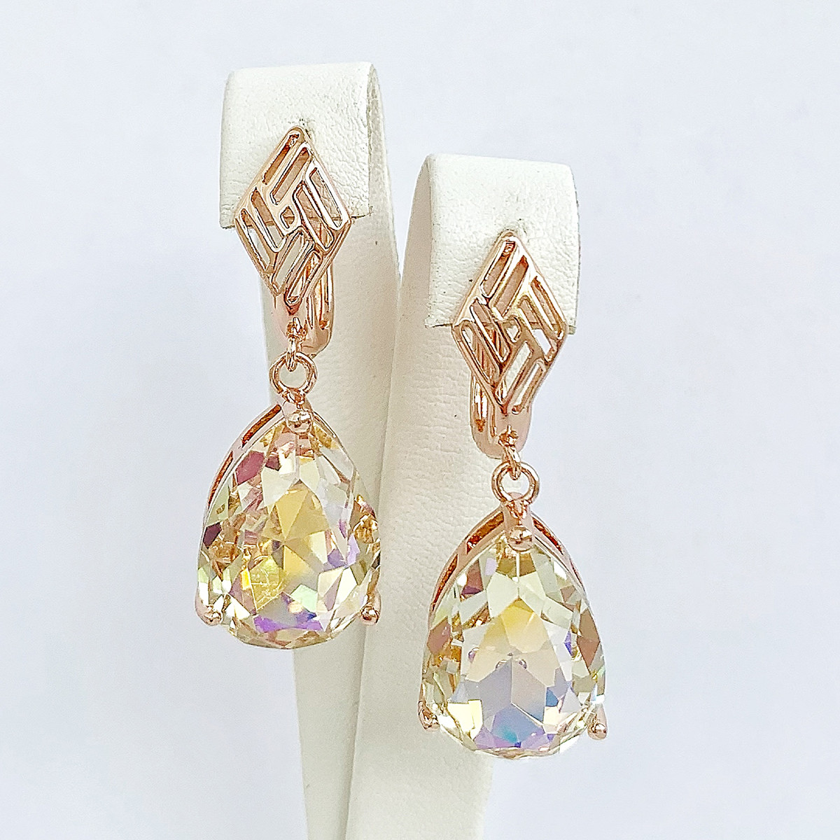 Сережки SONATA з медичного золота, кристали Swarovski кольору "хамелеон", позолота PO, 25635