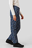 Утеплені штани з квітковим принтом Finn Flare W18-12045-131 сині M, фото 4
