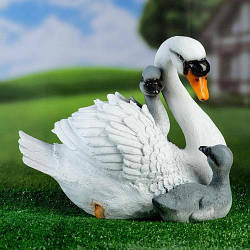 Садові фігури лебеді