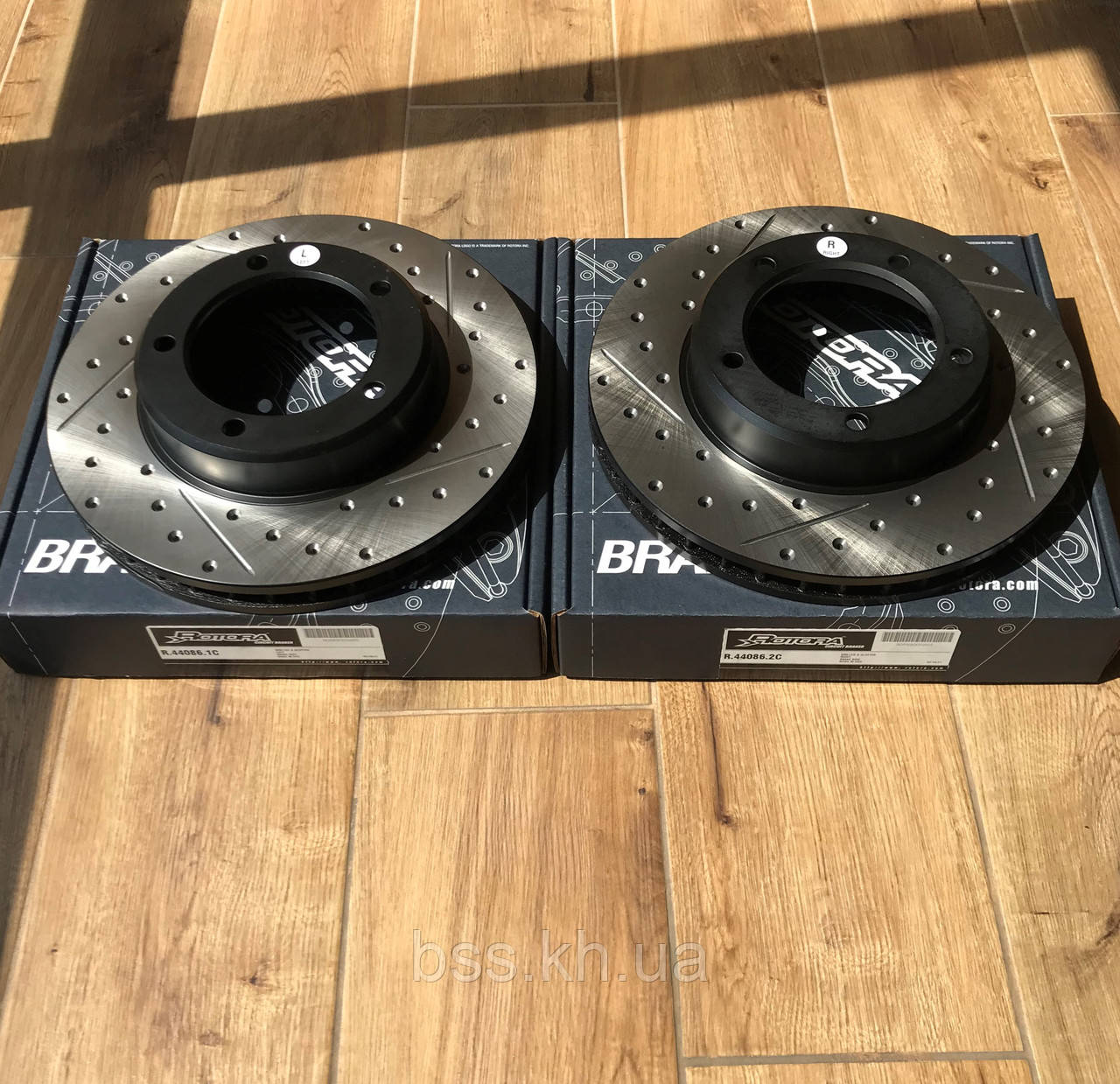 Диск гальмівний передній правий Rotora Toyota LC100 / LX470 312/32/71/115 R. 44086.2 C