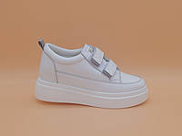 Білі кросівки. Маленькі розміри (34 - 35).