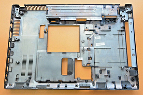 Samsung RV410 Корпус D (нижня частина корпусу) б/в
