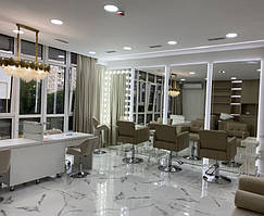 Кресло парикмахерское Beatrice,
Стул мастера Paris,
Стульчик для визажа Paris Lux.