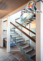 П-образные лестницы на ломаном косоуре со стеклянными перилами - сотрудничество с архитекторами и дизайнерами