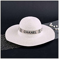 Стильная пляжная широкополая женская шляпа с лентой известного бренда. белый