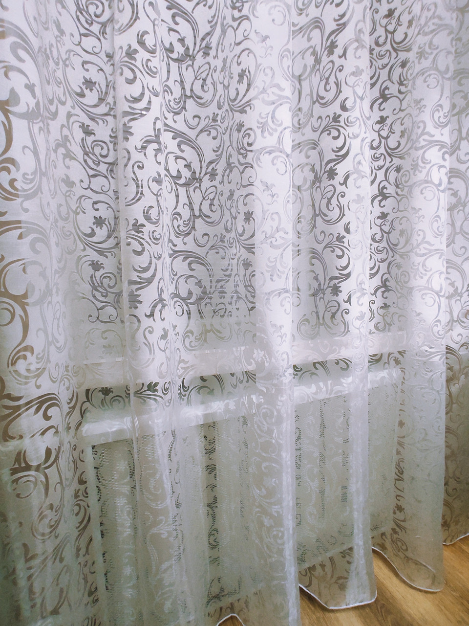 Красиваий білий тюль "Ажурний трафарет", з тканинним принтом