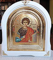 Икона Святой Георгий Победоносец в белом арочном киоте под стеклом ,размер киота 28*25, сюжет 15*18.