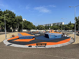 Укладка двухслойного покрытия из EPDM крошки. Харьков, урбан-парк Героев труда 60 3