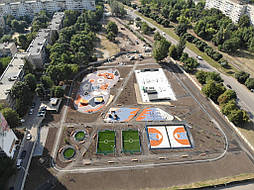 Укладка двухслойного покрытия из EPDM крошки. Харьков, урбан-парк Героев труда 60 20