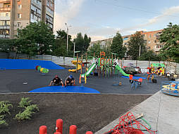 Бесшовное покрытие из ЭПДМ крошки для детской площадки. Харьков бульвар Жасминовый 6-б 22